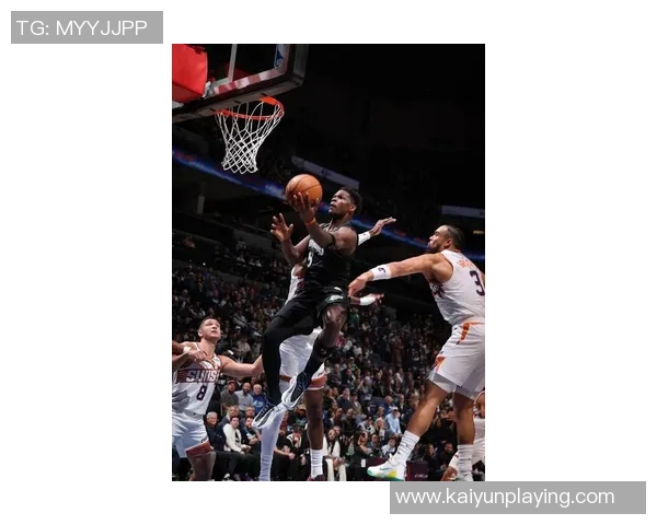 爱德华兹首节火力全开9投6中砍下14分2板3助与东契奇展开激烈对决 爱德华兹首节火力全开9投6中砍下14分2板3助与东契奇展开激烈对决