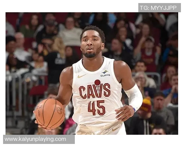 布克本赛季表现惊艳场均30分助力球队争冠梦想