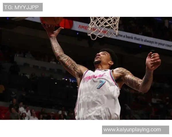 哈克斯替补登场26分钟高效表现14投9中斩获21分3篮板2助攻