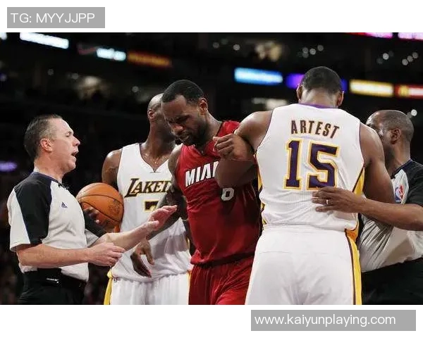 火药味十足詹姆斯与狄龙激烈对抗全场回顾三次技术犯规引发热议