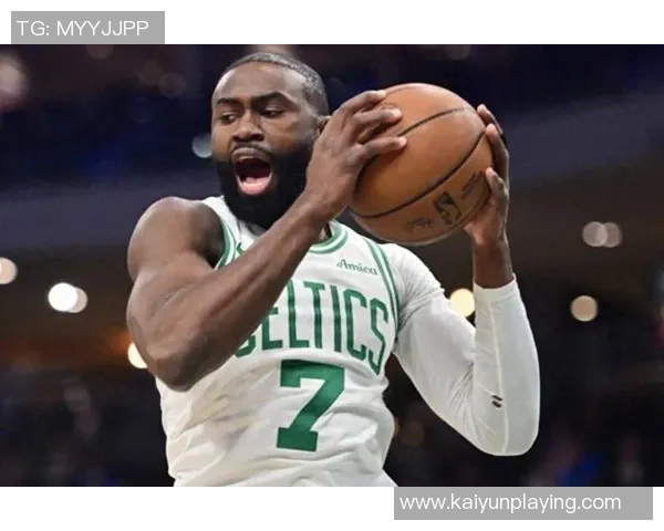 杰伦布朗首节狂砍15分展现强大攻击力助球队掌控比赛节奏