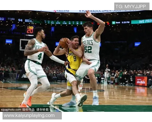 西蒙斯与普理查德联手发威半场三分雨助力球队28分狂潮