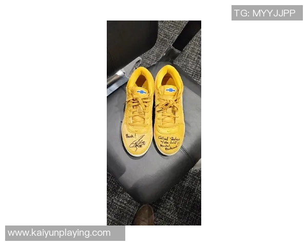 库里与布克鞋款合作揭秘UA解约后他立刻向我索要球鞋